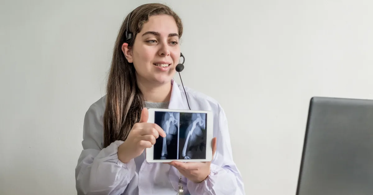 ProMed imaging specialist presenting a digital X-ray on a tablet